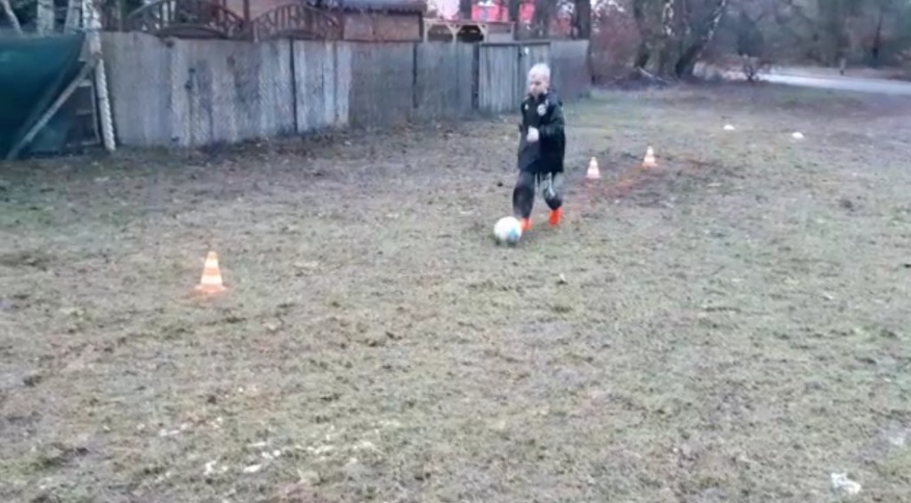 E-Junioren mit weiteren Fernwettkampf gegen Grün-Weiß Piesteritz 4 E-Junioren mit weiteren Fernwettkampf gegen Grün-Weiß Piesteritz 4