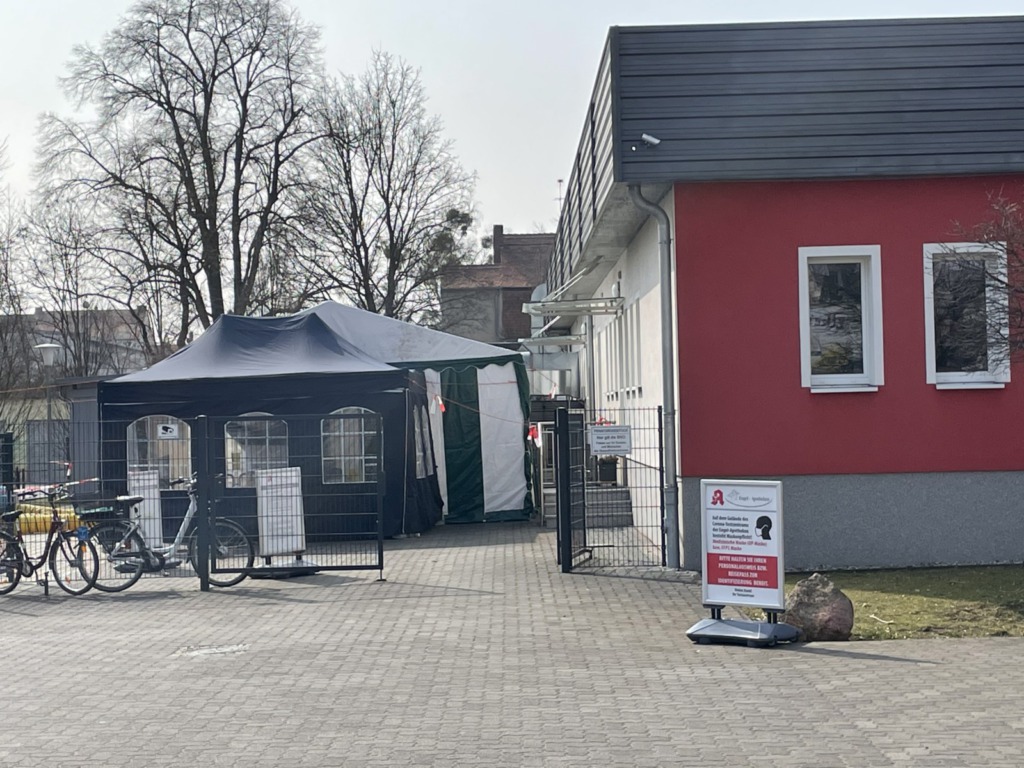 Guter Zulauf im vom FSV 63 Luckenwalde unterstützten Testzentrum der Spitzweg-Apotheke in der Fontanestraße 2