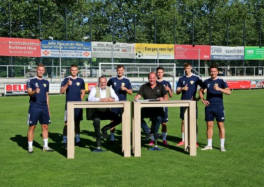 DIE LUCKENWALDER verlängern Sponsoringvertrag und bleiben Brustsponsor der Regionalligamannschaft 2