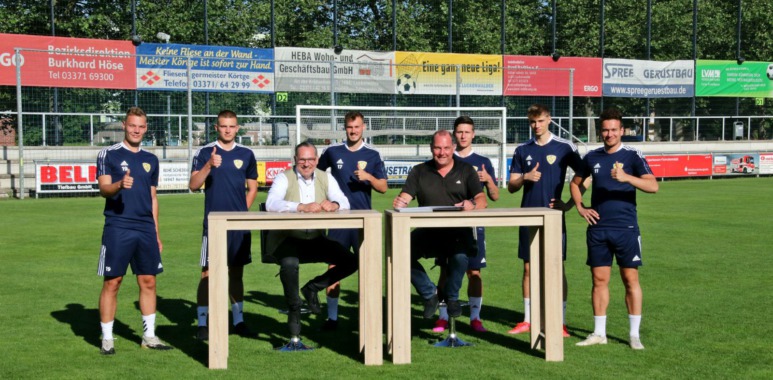 DIE LUCKENWALDER verlängern Sponsoringvertrag und bleiben Brustsponsor der Regionalligamannschaft 1