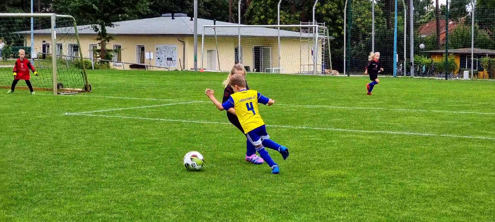 F1 beim Heimspiel gegen den SV Grün-Weiß Großbeeren 24 F1 beim Heimspiel gegen den SV Grün-Weiß Großbeeren 24