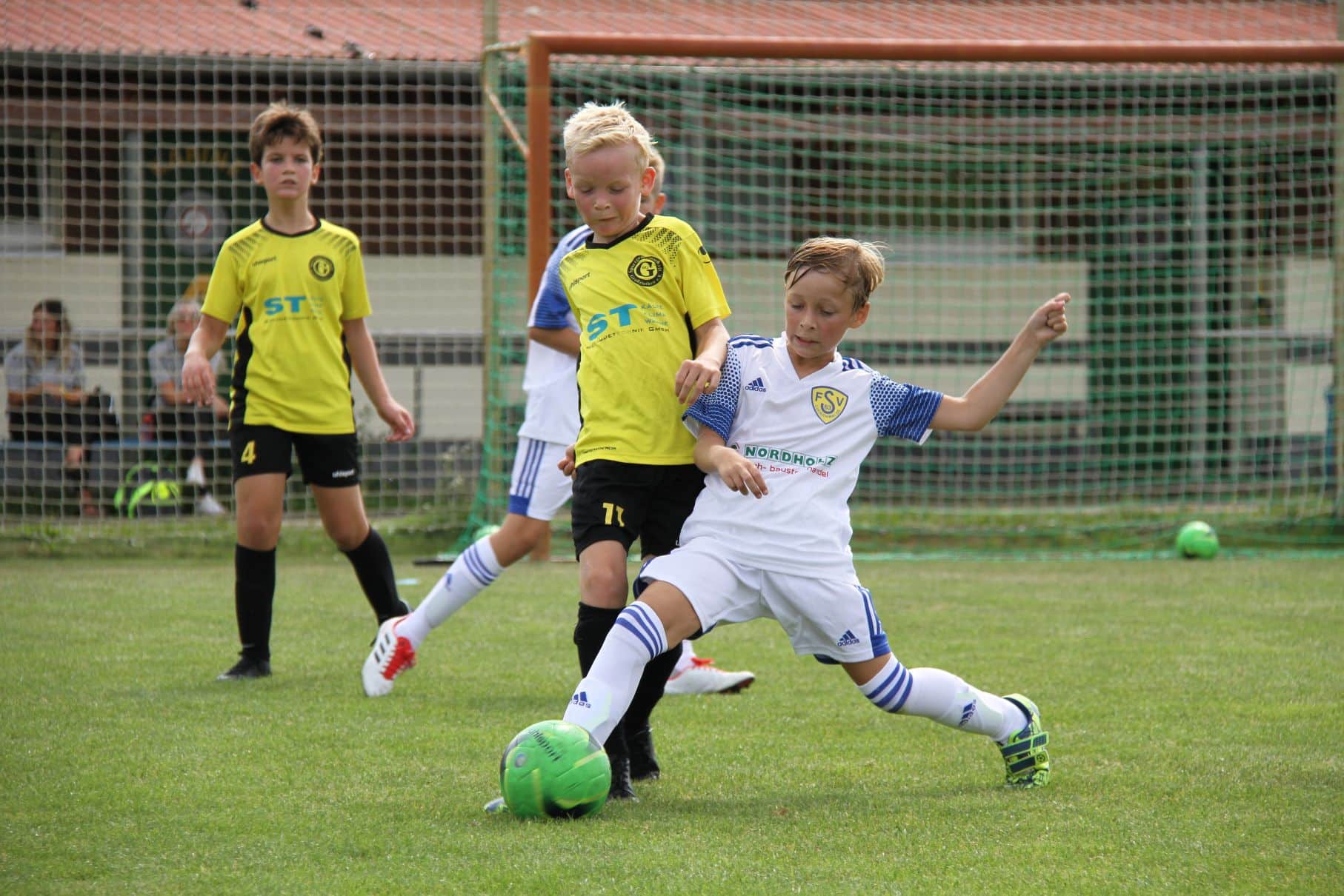 Gelungener Saisonauftakt der E1-Junioren 27