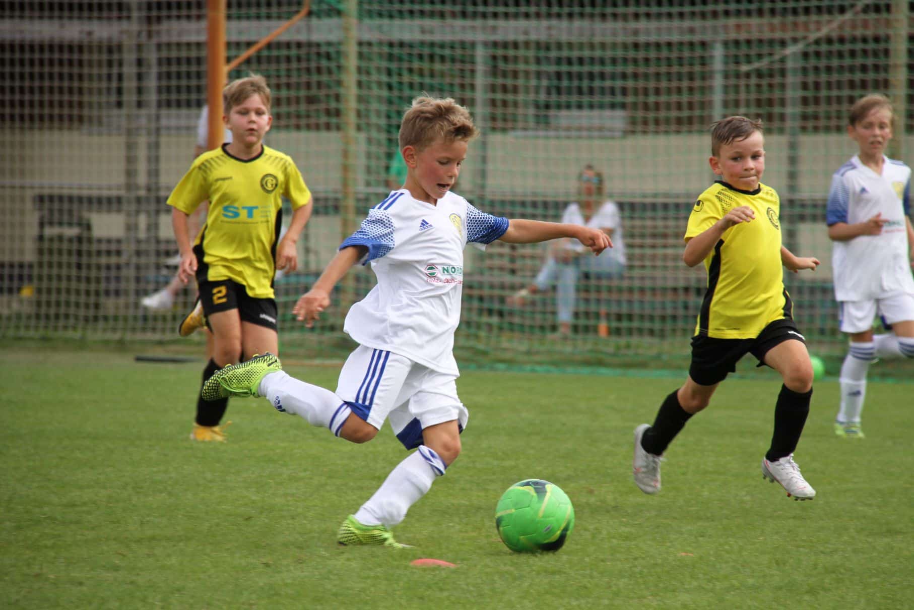 Gelungener Saisonauftakt der E1-Junioren 39