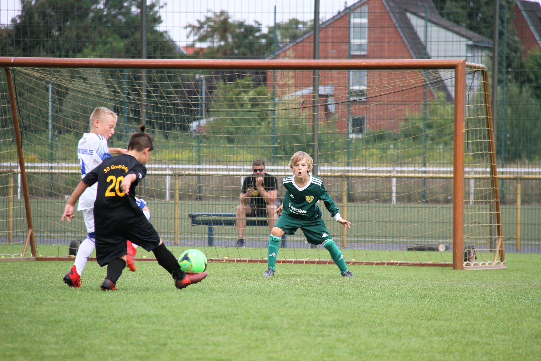 Gelungener Saisonauftakt der E1-Junioren 43