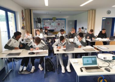 Ausbildung für Nachwuchsspieler des FSV 43