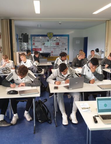 Ausbildung für Nachwuchsspieler des FSV 12