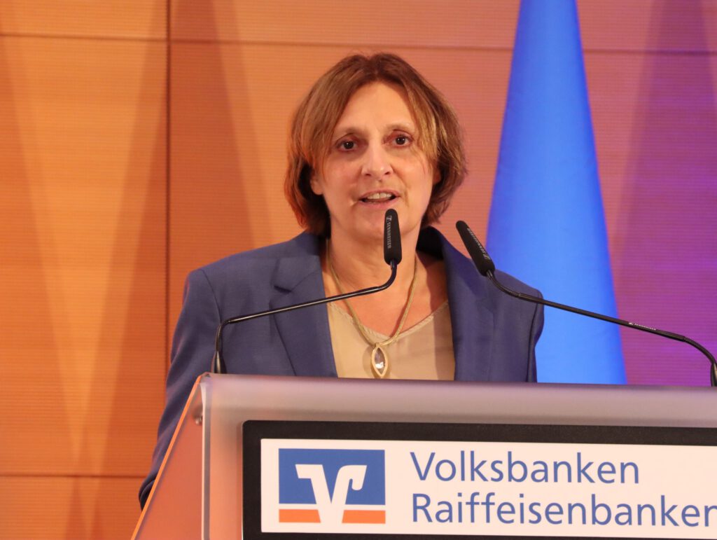 CORONA-ENGAGEMENT DES FSV ERHÄLT „GROSSEN STERN DES SPORTS“ IN SILBER 2 CORONA-ENGAGEMENT DES FSV ERHÄLT „GROSSEN STERN DES SPORTS“ IN SILBER 2