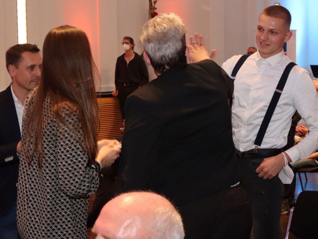 CORONA-ENGAGEMENT DES FSV ERHÄLT „GROSSEN STERN DES SPORTS“ IN SILBER 4 CORONA-ENGAGEMENT DES FSV ERHÄLT „GROSSEN STERN DES SPORTS“ IN SILBER 4