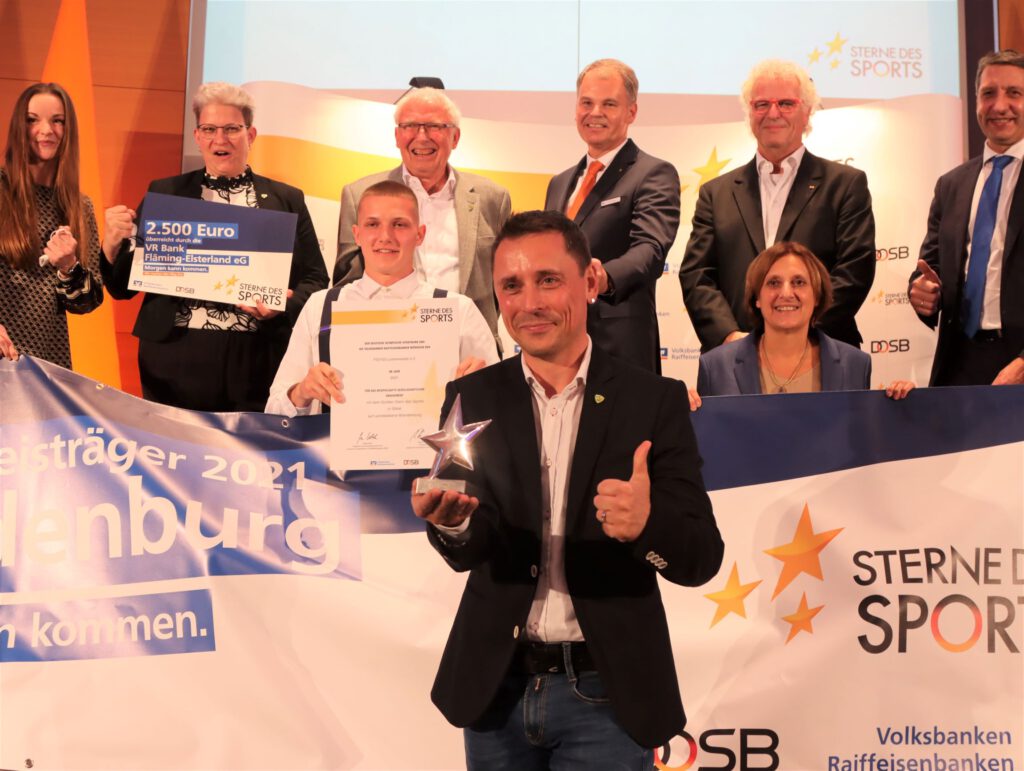 CORONA-ENGAGEMENT DES FSV ERHÄLT „GROSSEN STERN DES SPORTS“ IN SILBER 5 CORONA-ENGAGEMENT DES FSV ERHÄLT „GROSSEN STERN DES SPORTS“ IN SILBER 5