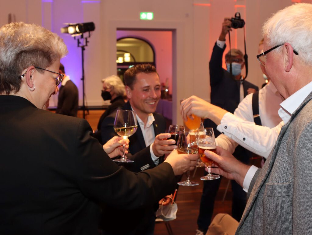 CORONA-ENGAGEMENT DES FSV ERHÄLT „GROSSEN STERN DES SPORTS“ IN SILBER 6 CORONA-ENGAGEMENT DES FSV ERHÄLT „GROSSEN STERN DES SPORTS“ IN SILBER 6