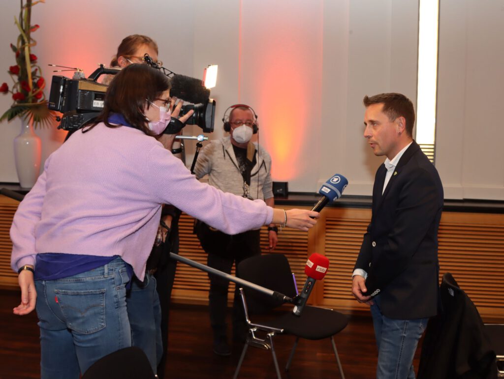 CORONA-ENGAGEMENT DES FSV ERHÄLT „GROSSEN STERN DES SPORTS“ IN SILBER 7 CORONA-ENGAGEMENT DES FSV ERHÄLT „GROSSEN STERN DES SPORTS“ IN SILBER 7