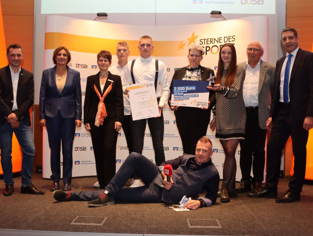 CORONA-ENGAGEMENT DES FSV ERHÄLT „GROSSEN STERN DES SPORTS“ IN SILBER 8 CORONA-ENGAGEMENT DES FSV ERHÄLT „GROSSEN STERN DES SPORTS“ IN SILBER 8