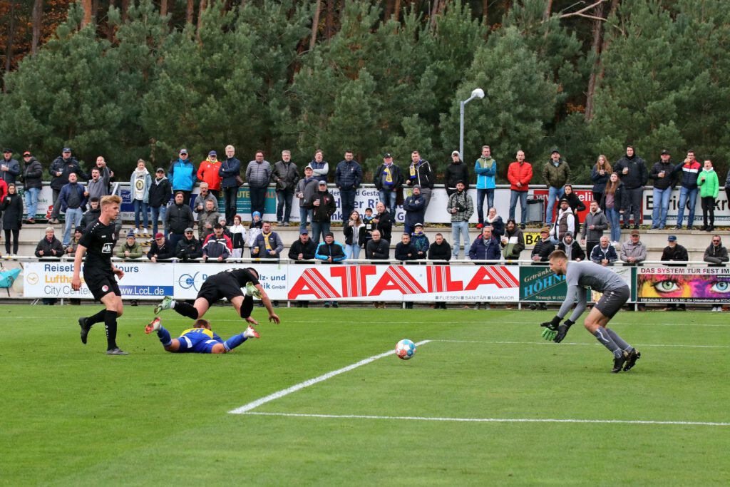 FSV hat die Chancen, BAK schießt das Tor 12