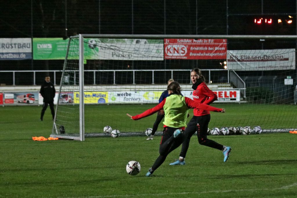Frauenmannschaft von Bayer 04 Leverkusen im Seele 16