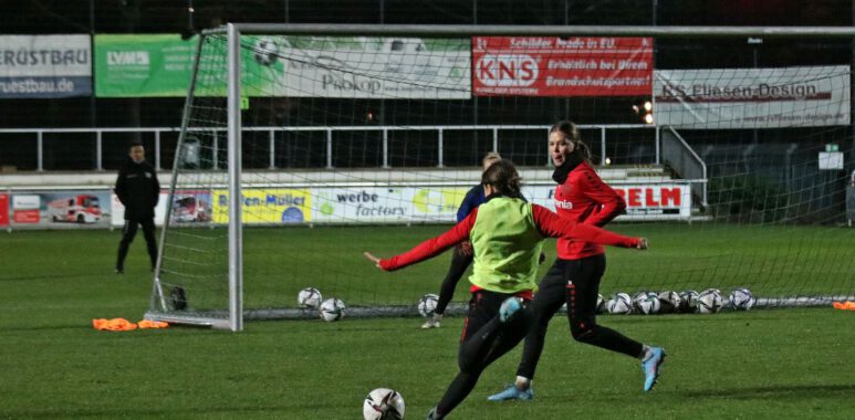 Frauenmannschaft von Bayer 04 Leverkusen im Seele 1