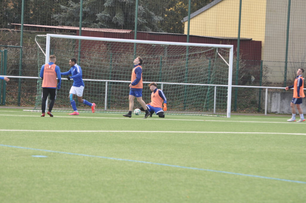 Spontanes Testspiel Zweite gegen A-Junioren 15