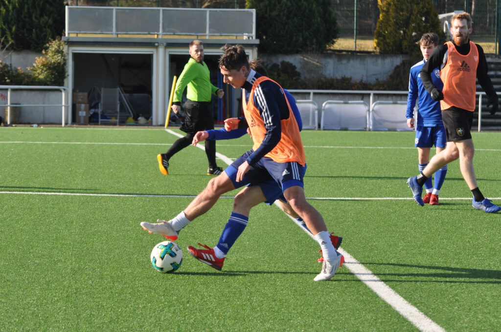 Spontanes Testspiel Zweite gegen A-Junioren 18