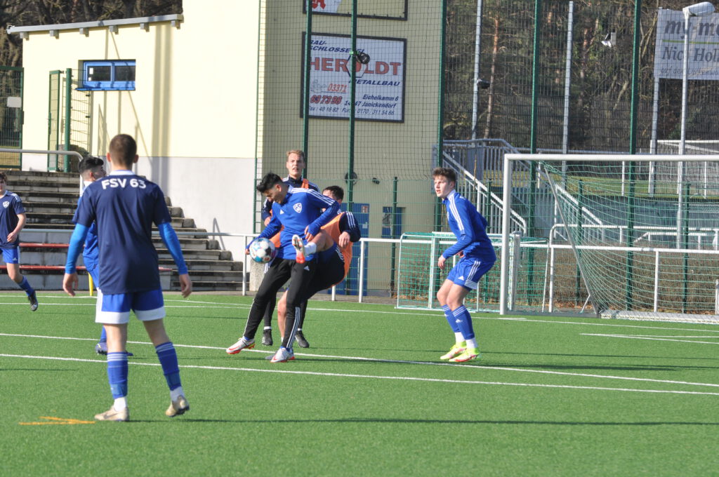 Spontanes Testspiel Zweite gegen A-Junioren 21