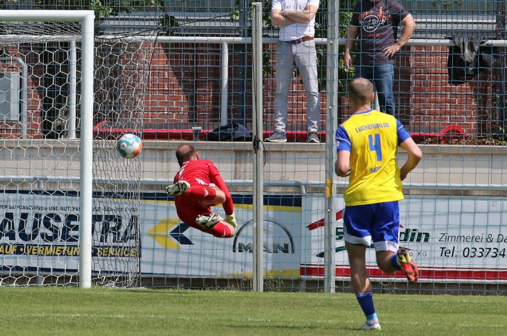 Altglienicke gewinnt verdient - allerdings um zwei Tore zu hoch 13 Altglienicke gewinnt verdient - allerdings um zwei Tore zu hoch 13