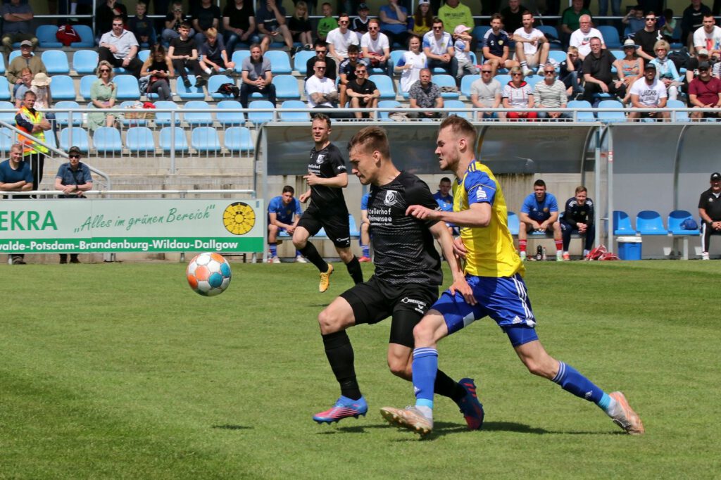 Altglienicke gewinnt verdient - allerdings um zwei Tore zu hoch 16 Altglienicke gewinnt verdient - allerdings um zwei Tore zu hoch 16