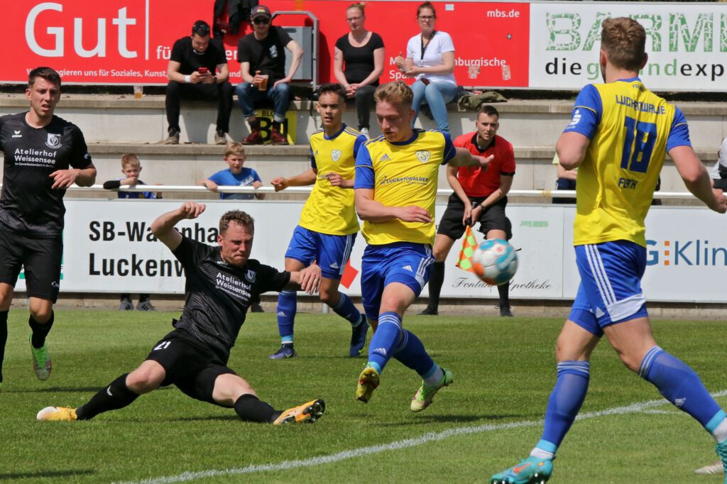 Altglienicke gewinnt verdient - allerdings um zwei Tore zu hoch 18 Altglienicke gewinnt verdient - allerdings um zwei Tore zu hoch 18