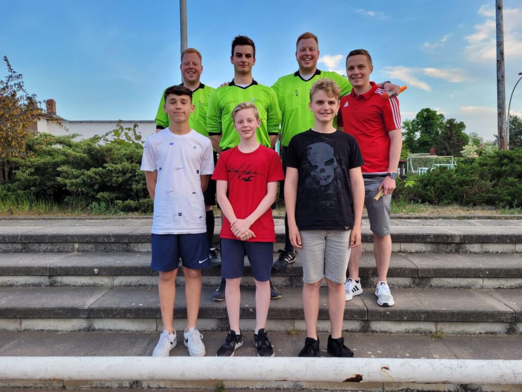 Pilotprojekt Schiedsrichter-Praktikum mit Luckenwalder Beteiligung 2 Pilotprojekt Schiedsrichter-Praktikum mit Luckenwalder Beteiligung 2