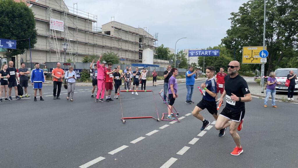 FSV-Männerstaffel gewinnt beim Turmfestlauf 3 FSV-Männerstaffel gewinnt beim Turmfestlauf 3