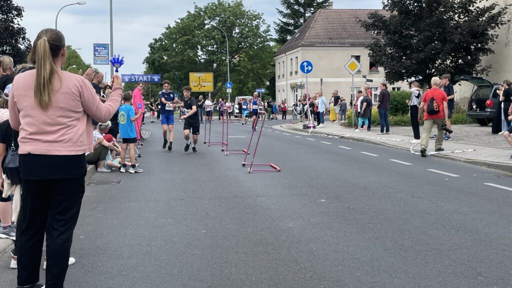 FSV-Männerstaffel gewinnt beim Turmfestlauf 5 FSV-Männerstaffel gewinnt beim Turmfestlauf 5