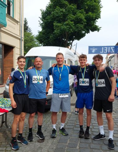 FSV-Männerstaffel gewinnt beim Turmfestlauf 26