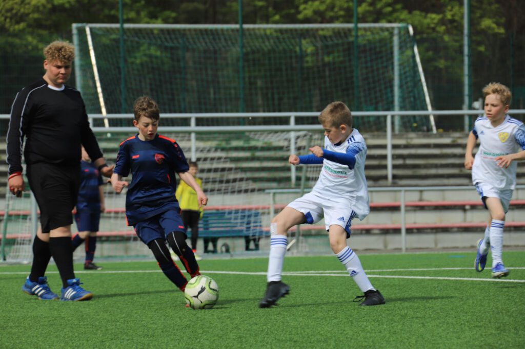 Nachwuchsschiedsrichter des FSV 63 leitet Pokalfinale der C-Junioren im Fußballkreis 2