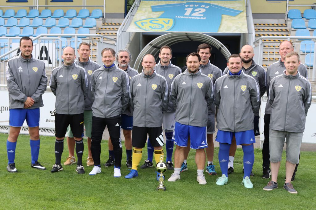 Pokalübergabe für unser Freizeitligateam 3 Pokalübergabe für unser Freizeitligateam 3