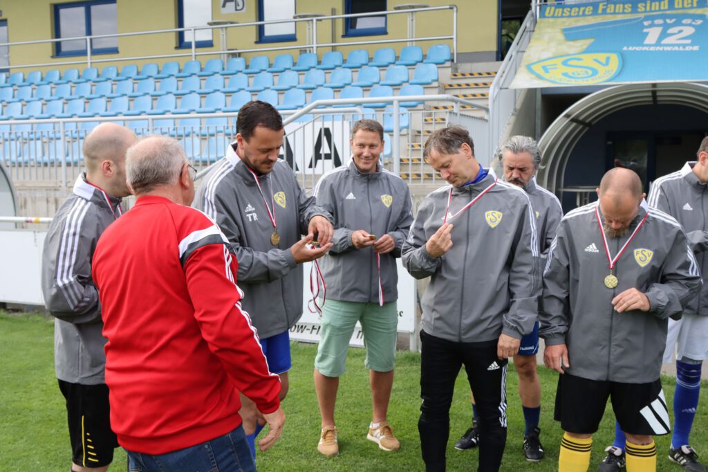 Pokalübergabe für unser Freizeitligateam 5 Pokalübergabe für unser Freizeitligateam 5