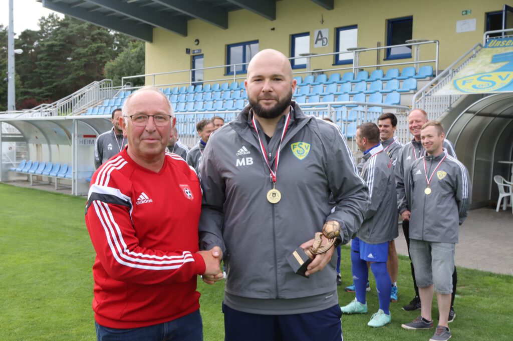 Pokalübergabe für unser Freizeitligateam 6 Pokalübergabe für unser Freizeitligateam 6