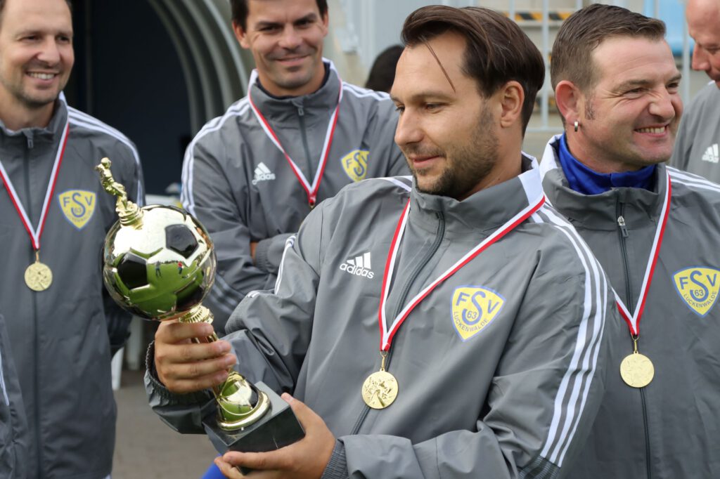 Pokalübergabe für unser Freizeitligateam 4 Pokalübergabe für unser Freizeitligateam 4