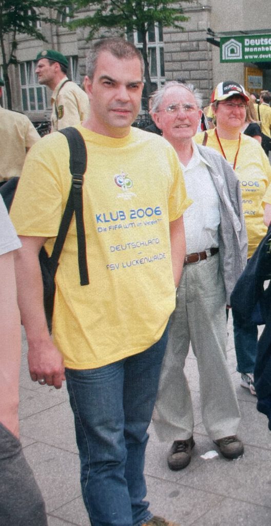 Mit Fan-Trikot vom Jahrhundertspiel 2006 zum Spiel gegen BAK 3