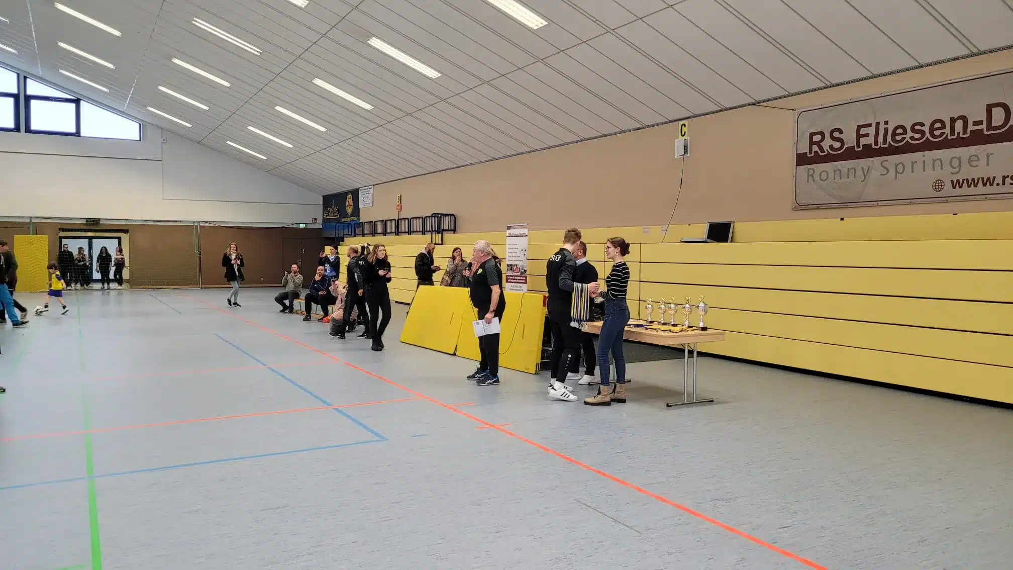 Bambinies aus Jüterbog siegen beim RS Fliesen-Design-Cup 8 Bambinies aus Jüterbog siegen beim RS Fliesen-Design-Cup 8