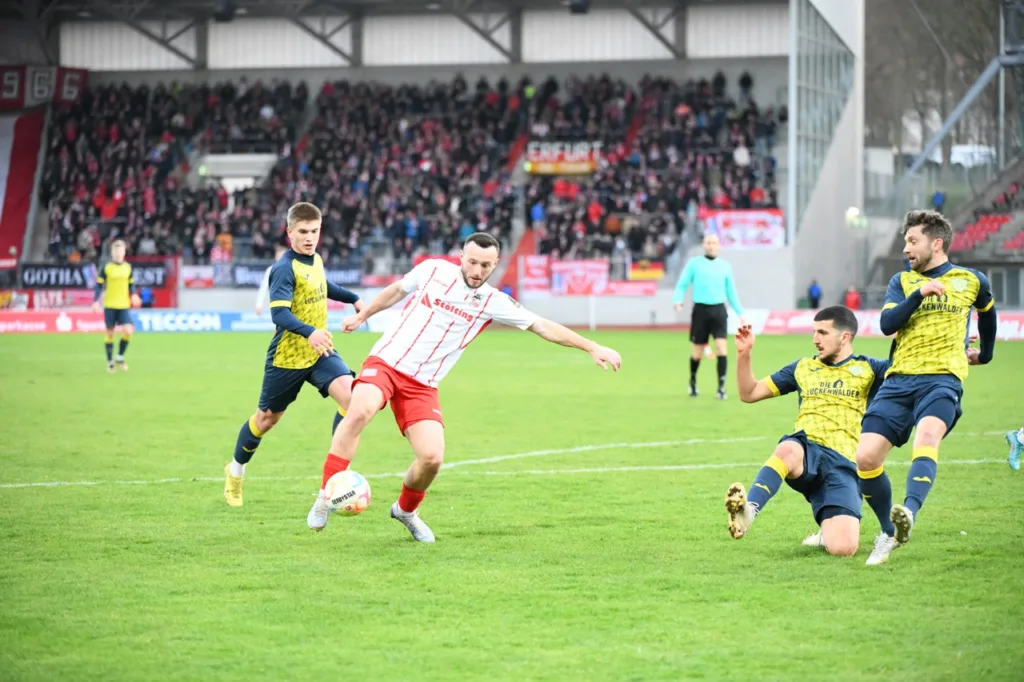 Remis bei Rot-Weiß Erfurt 12