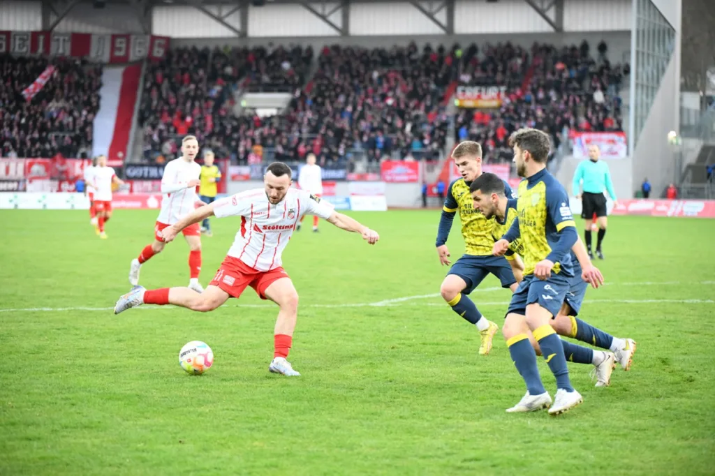 Remis bei Rot-Weiß Erfurt 13
