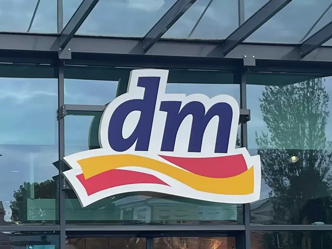 dm-drogerie markt Luckenwalde ist jetzt Sponsor der FSV 2