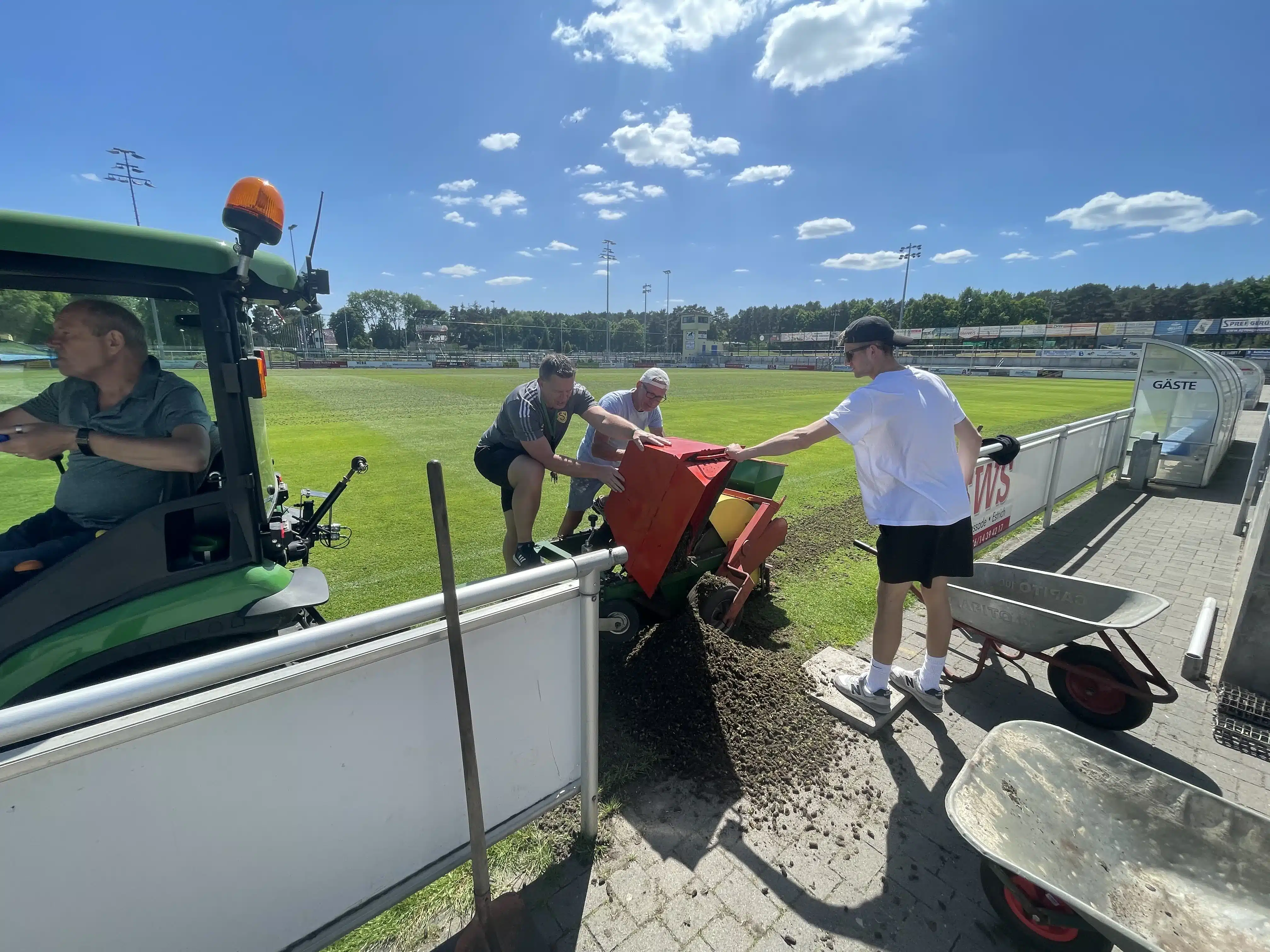 Nach der Saison ist vor der Saison - Platzrennovation im Seele 6