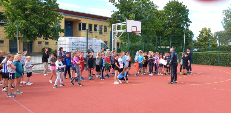 Trainer des FSV 63 unterstützen Schule in Mahlow-Blankenfelde 1