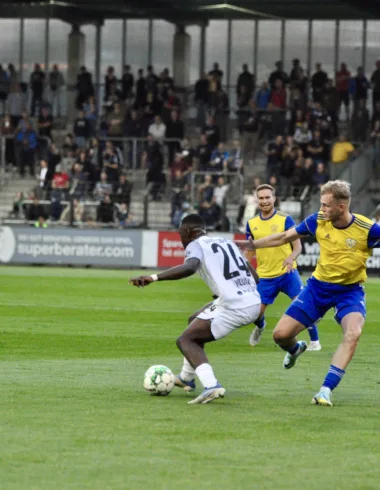 Alles Gute zum Geburtstag unserer Nummer 5 Ian Kroh 12