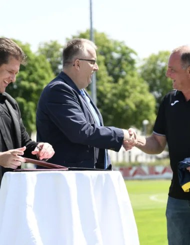 Hotel Märkischer Hof weitet Sponsoring beim FSV aus 3