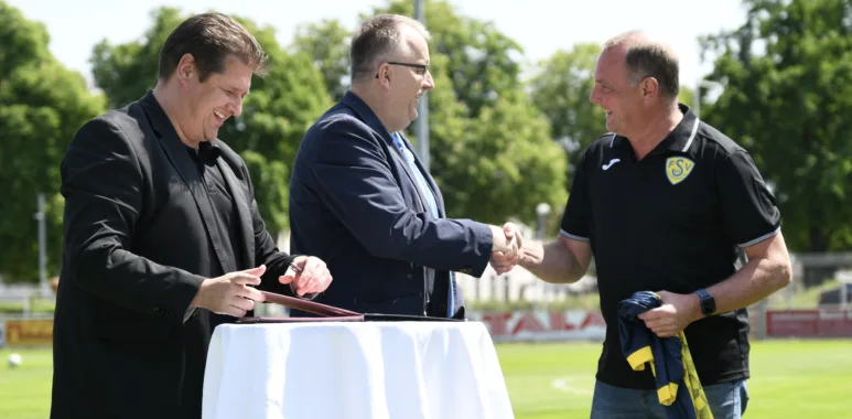 Hotel Märkischer Hof weitet Sponsoring beim FSV aus 1