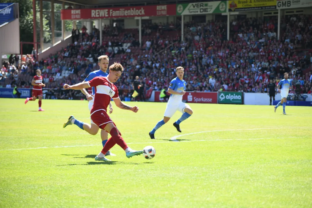 Alles Gute zum Geburtstag unserer Nummer 5 Ian Kroh 7