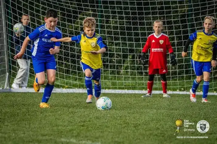 Erfolgreiche Saison der E1-Junioren 9 Erfolgreiche Saison der E1-Junioren 9