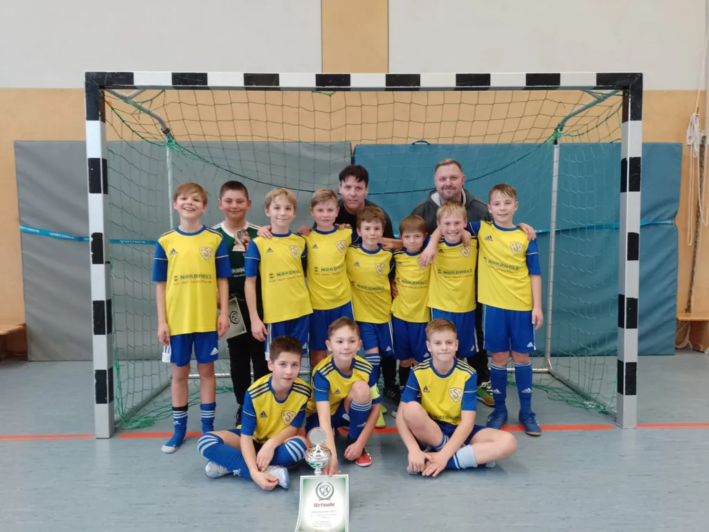 Erfolgreiche Saison der E1-Junioren 10 Erfolgreiche Saison der E1-Junioren 10