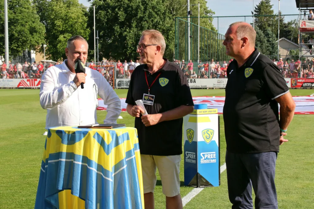 Ein Höhepunkt der bisherigen Zusammenarbeit mit dem 1.FC Union und in der Vorbereitung für den FSV 63 18 Ein Höhepunkt der bisherigen Zusammenarbeit mit dem 1.FC Union und in der Vorbereitung für den FSV 63 17