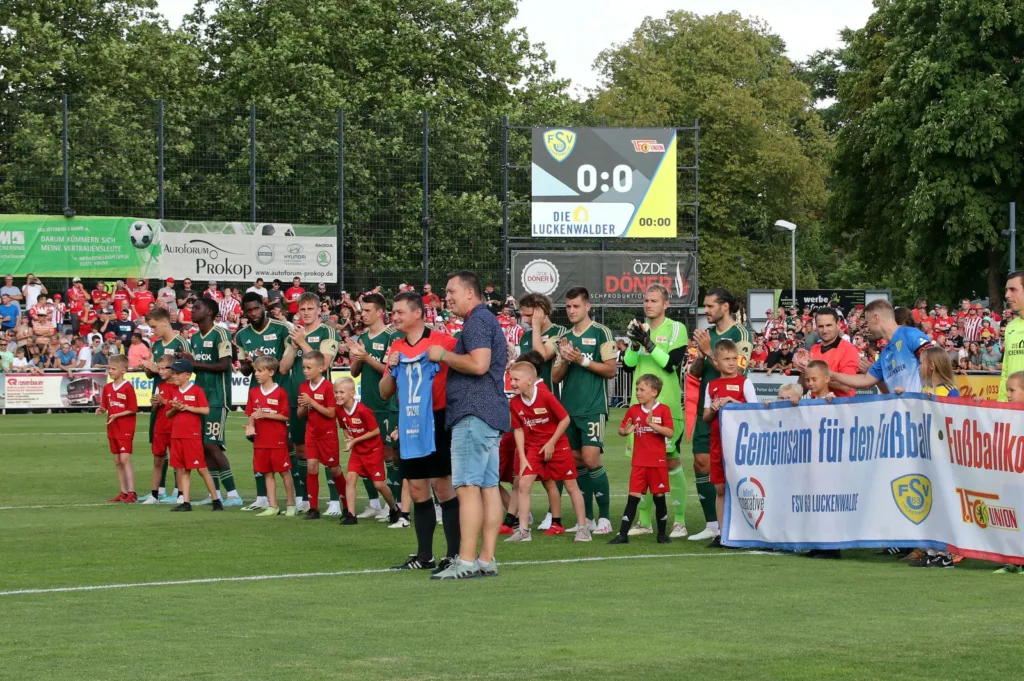 Ein Höhepunkt der bisherigen Zusammenarbeit mit dem 1.FC Union und in der Vorbereitung für den FSV 63 5 Ein Höhepunkt der bisherigen Zusammenarbeit mit dem 1.FC Union und in der Vorbereitung für den FSV 63 4
