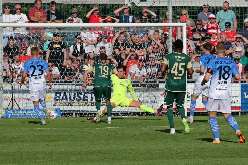 Ein Höhepunkt der bisherigen Zusammenarbeit mit dem 1.FC Union und in der Vorbereitung für den FSV 63 9 Ein Höhepunkt der bisherigen Zusammenarbeit mit dem 1.FC Union und in der Vorbereitung für den FSV 63 8